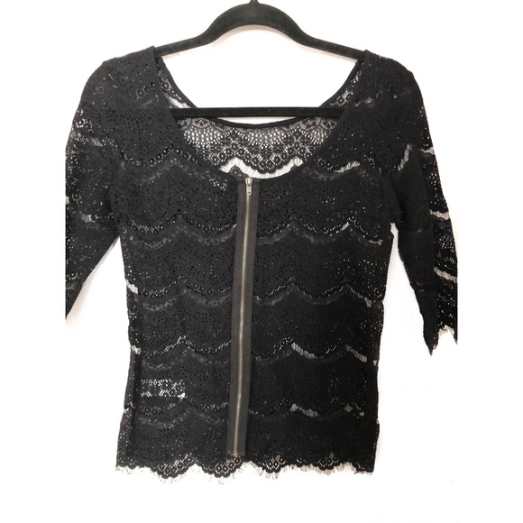 🌱2/$15 Lace 3/4 sleeve top - Picture 2 of 3